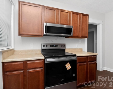420 Plymouth Avenue - Photo Thumbnail 15