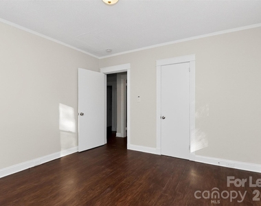 420 Plymouth Avenue - Photo Thumbnail 24