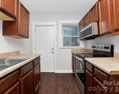 420 Plymouth Avenue - Photo Thumbnail 13