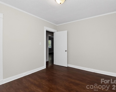 420 Plymouth Avenue - Photo Thumbnail 27