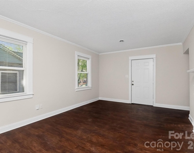 420 Plymouth Avenue - Photo Thumbnail 6