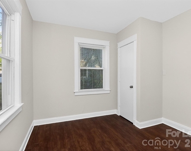 420 Plymouth Avenue - Photo Thumbnail 8