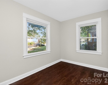 420 Plymouth Avenue - Photo Thumbnail 7