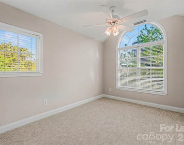 841 W 4th Street - Photo Thumbnail 9