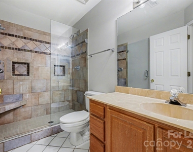 841 W 4th Street - Photo Thumbnail 6