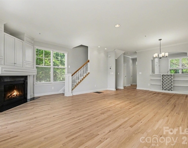 841 W 4th Street - Photo Thumbnail 2