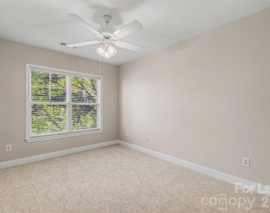 841 W 4th Street - Photo Thumbnail 8