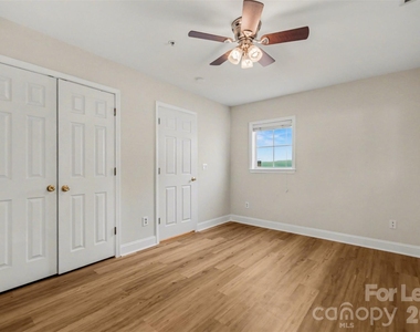 841 W 4th Street - Photo Thumbnail 13