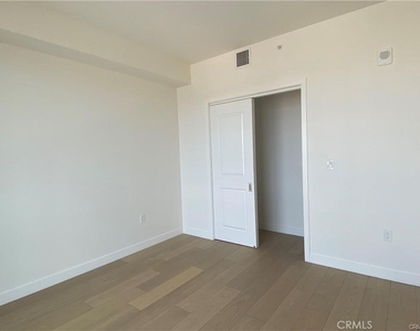 400 S Broadway - Photo Thumbnail 5