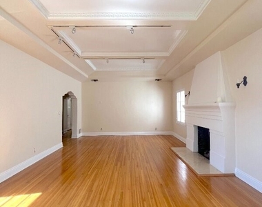 223 1/2 S Gale Drive - Photo Thumbnail 4