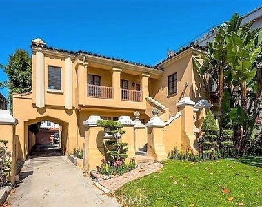 223 1/2 S Gale Drive - Photo Thumbnail 1