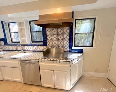 223 1/2 S Gale Drive - Photo Thumbnail 11