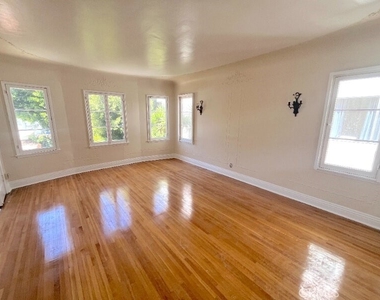 223 1/2 S Gale Drive - Photo Thumbnail 23