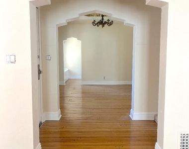 223 1/2 S Gale Drive - Photo Thumbnail 5