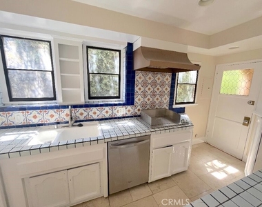 223 1/2 S Gale Drive - Photo Thumbnail 9