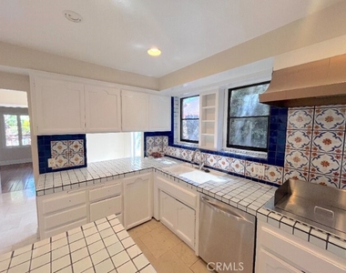 223 1/2 S Gale Drive - Photo Thumbnail 10