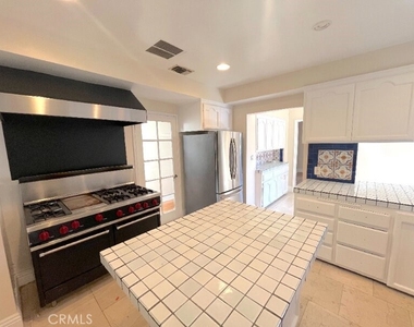 223 1/2 S Gale Drive - Photo Thumbnail 8