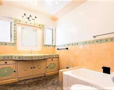 223 1/2 S Gale Drive - Photo Thumbnail 24