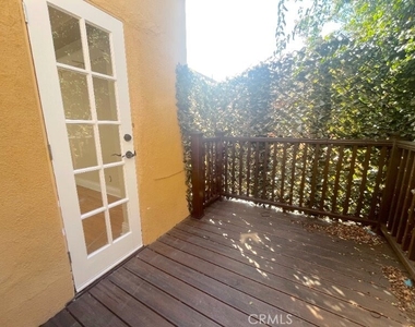 223 1/2 S Gale Drive - Photo Thumbnail 14