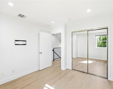 4455 Colfax Avenue - Photo Thumbnail 11