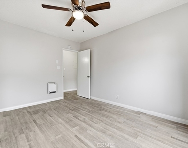 912 Gladys Ave. - Photo Thumbnail 7