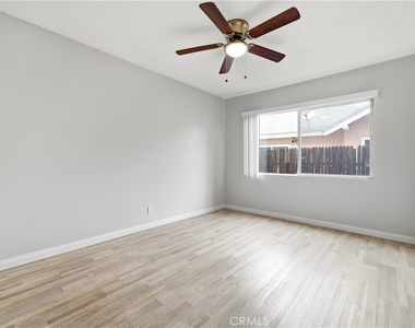 912 Gladys Ave. - Photo Thumbnail 8