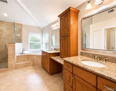 2811 N Roxbury - Photo Thumbnail 7