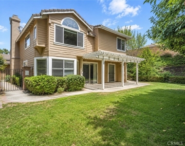 2811 N Roxbury - Photo Thumbnail 1