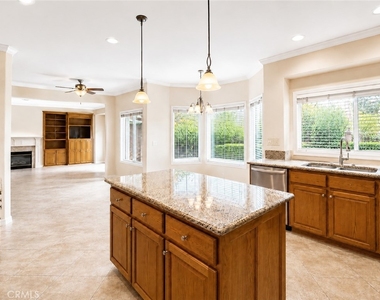 2811 N Roxbury - Photo Thumbnail 6