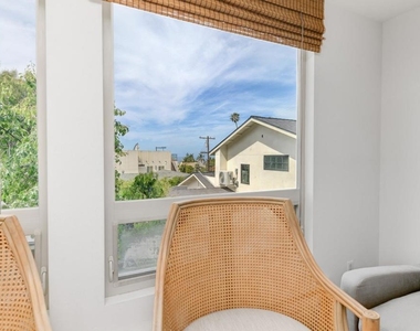 935 Genter Street - Photo Thumbnail 4