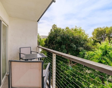 935 Genter Street - Photo Thumbnail 7