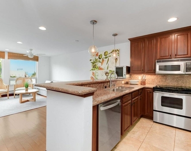 935 Genter Street - Photo Thumbnail 12