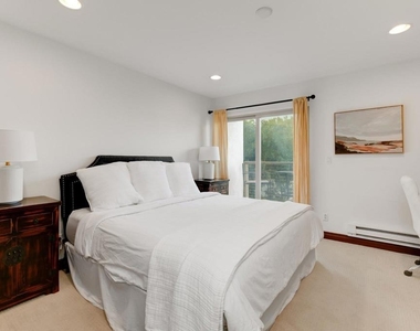 935 Genter Street - Photo Thumbnail 13