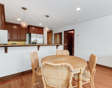 935 Genter Street - Photo Thumbnail 10