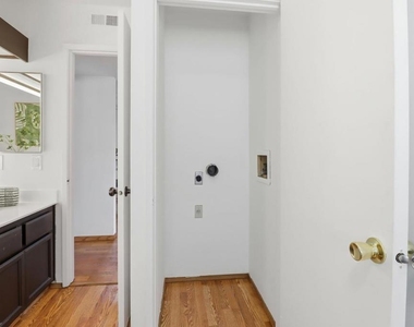 3241 Shadow Park Place - Photo Thumbnail 6