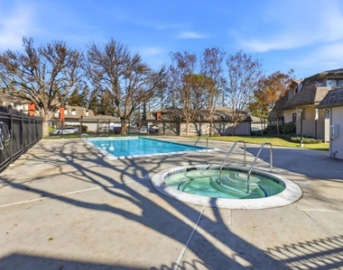 3241 Shadow Park Place - Photo Thumbnail 14