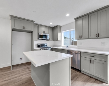 16385 Valencia Avenue - Photo Thumbnail 5