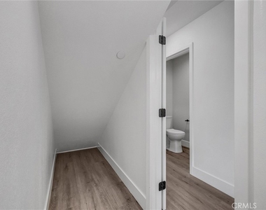 16385 Valencia Avenue - Photo Thumbnail 16