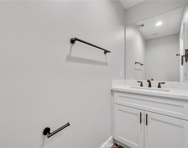 16385 Valencia Avenue - Photo Thumbnail 15