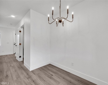 16385 Valencia Avenue - Photo Thumbnail 14