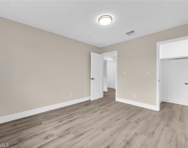 16385 Valencia Avenue - Photo Thumbnail 24