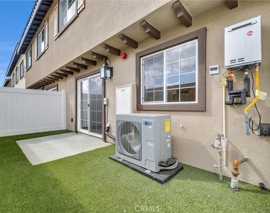 16385 Valencia Avenue - Photo Thumbnail 13
