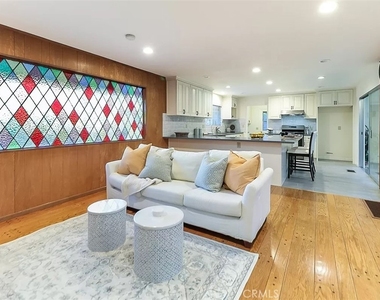584 W 22nd - Photo Thumbnail 5