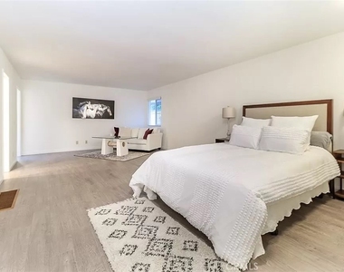 584 W 22nd - Photo Thumbnail 11