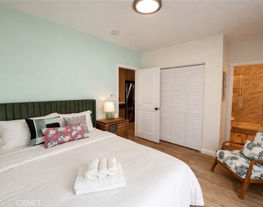 559 E Juanita Avenue - Photo Thumbnail 9