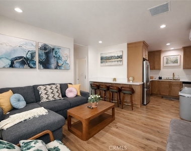 559 E Juanita Avenue - Photo Thumbnail 2