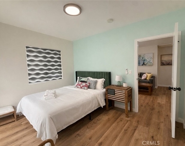 559 E Juanita Avenue - Photo Thumbnail 5