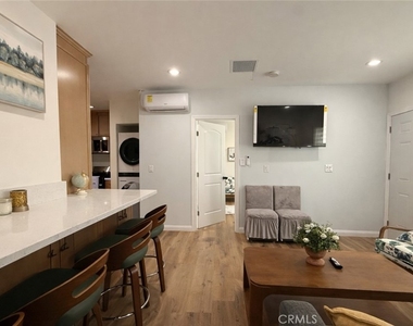 559 E Juanita Avenue - Photo Thumbnail 3