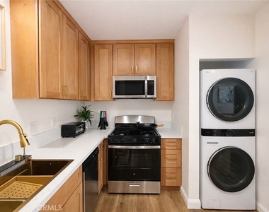 559 E Juanita Avenue - Photo Thumbnail 4