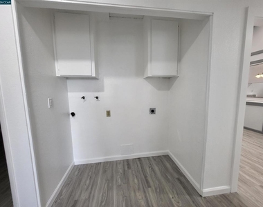 4001 Mozart Dr - Photo Thumbnail 5